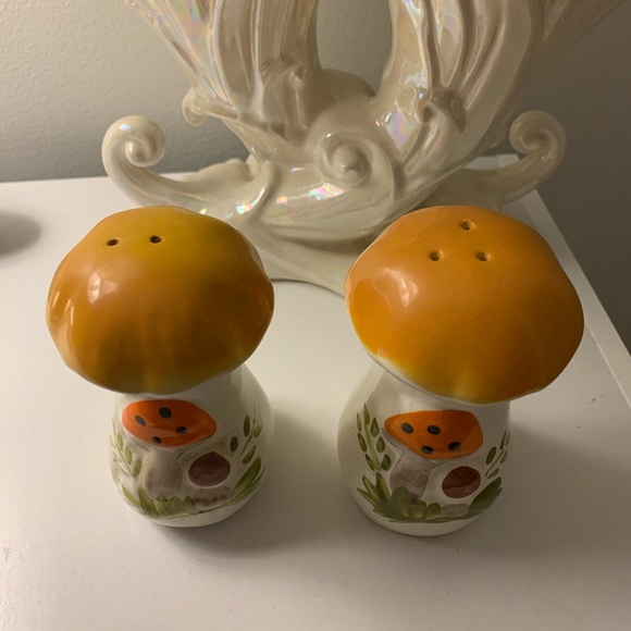 Mushroom salt and pepper shakers (set of 2) - Picture 2 of 3